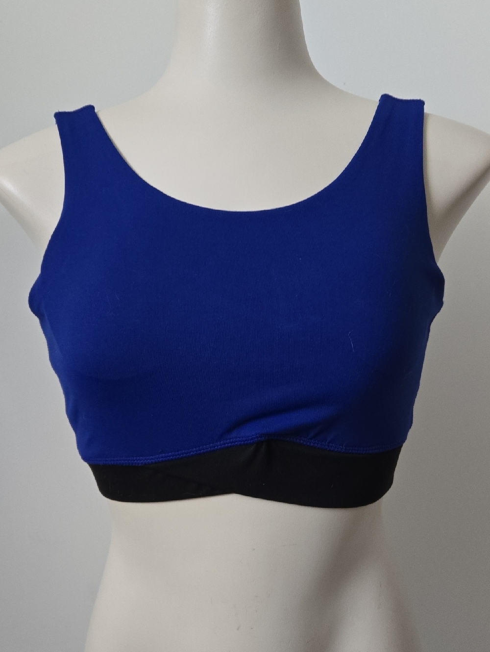 4/$20 ❤️ Women's Blue Scoop Neck Sports Bra with Criss Cross Back (M)